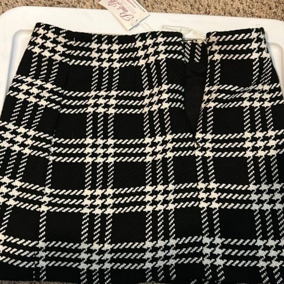 Dresses & Skirts - NWT Pink Lily Boutique large women’s skirt   A